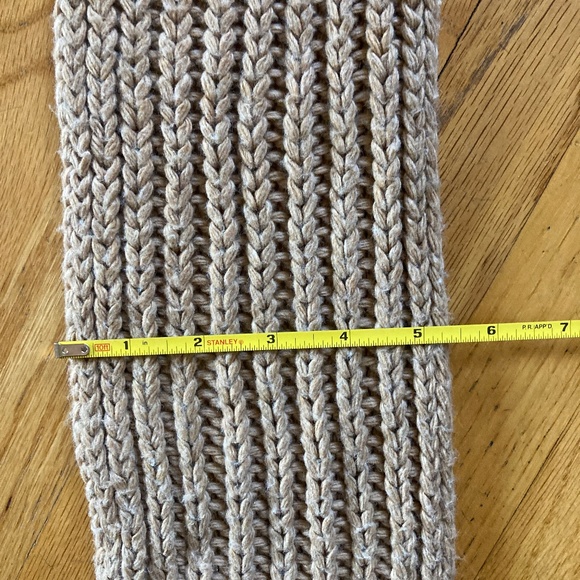 3/$10 Gap Tan Knit Scarf - Picture 5 of 5